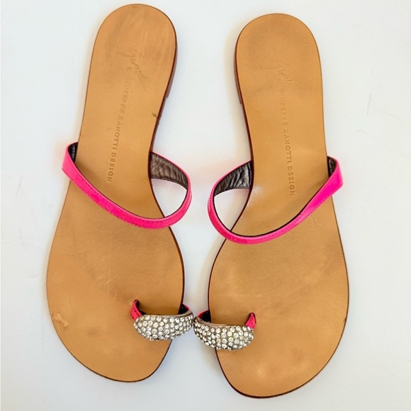 Giuseppe Zannoti Neon Pink Patent Leather rhinestone toe ring flat sandals EU 37 - Picture 1 of 9